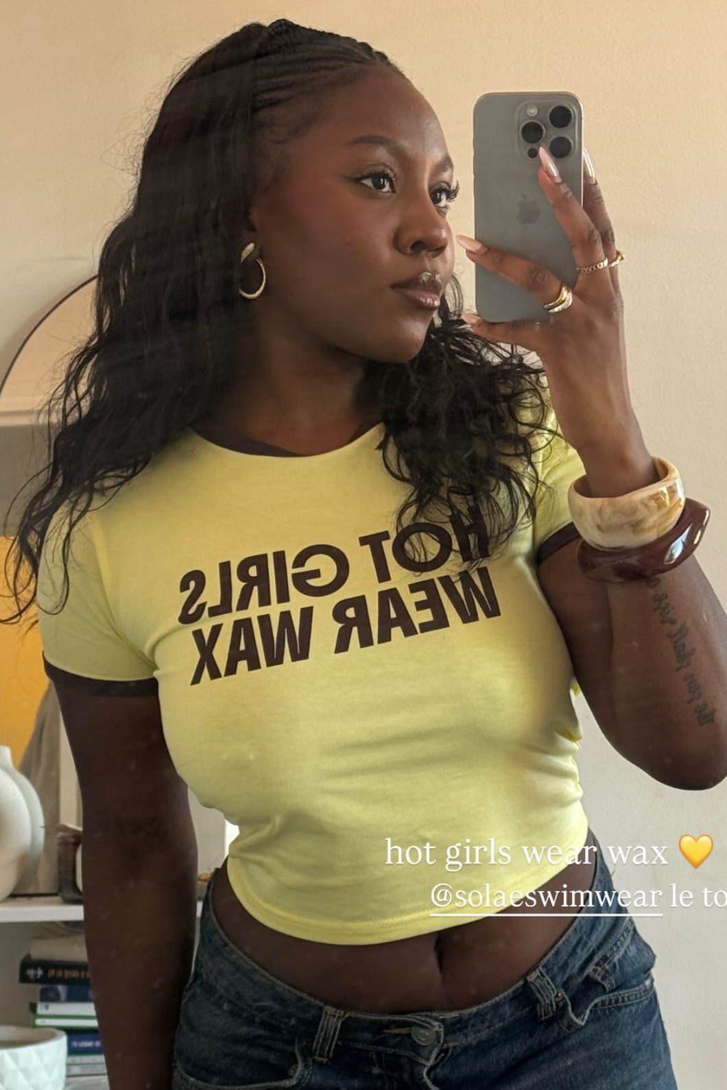 T-shirt ringer jaune beurre aux bords marron Hot Girls Wear Wax